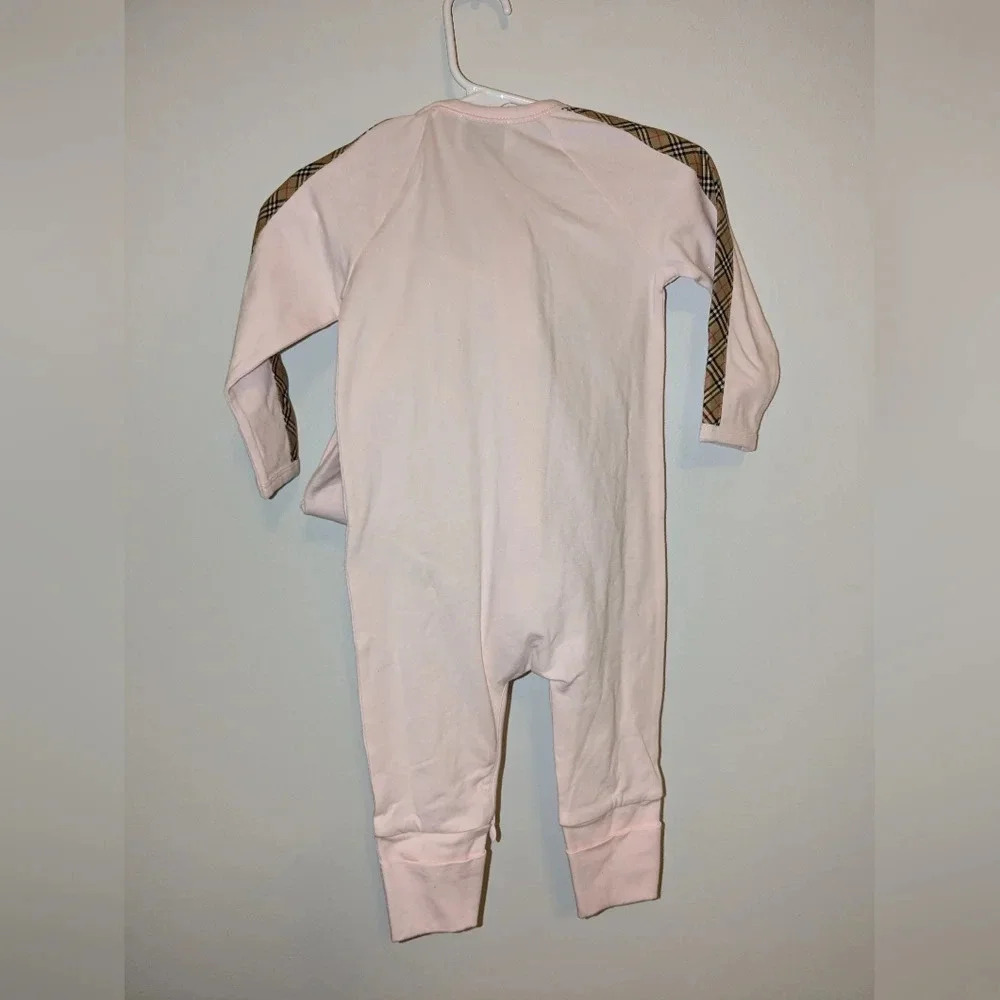 BNWT Burberry Baby Three Piece Onesie Bib and Hat Light Pink 6 Months Girl $380 - Picture 7 of 7